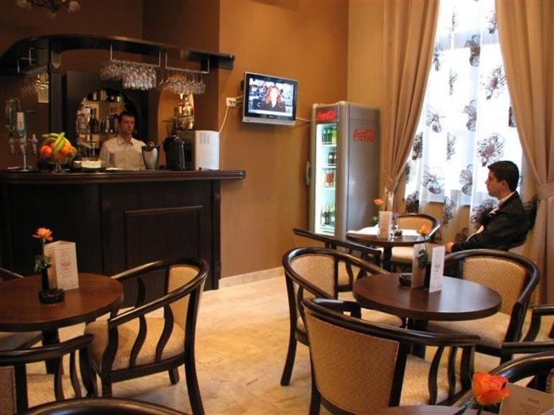 Atrium Ateneu Center מלון 3*